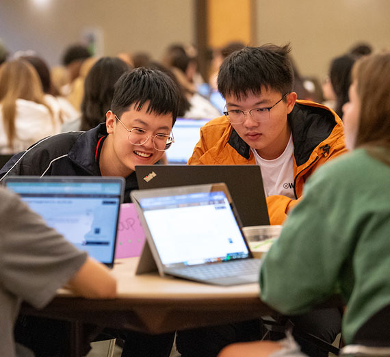 Honors and International students collaborating in GELAB.